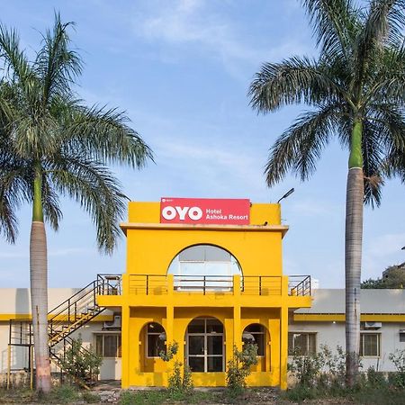Oyo 18571 Ashoka Resort Indore Bagian luar foto