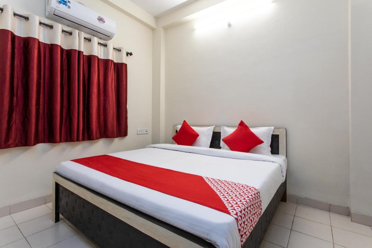 Oyo 18571 Ashoka Resort Indore Bagian luar foto