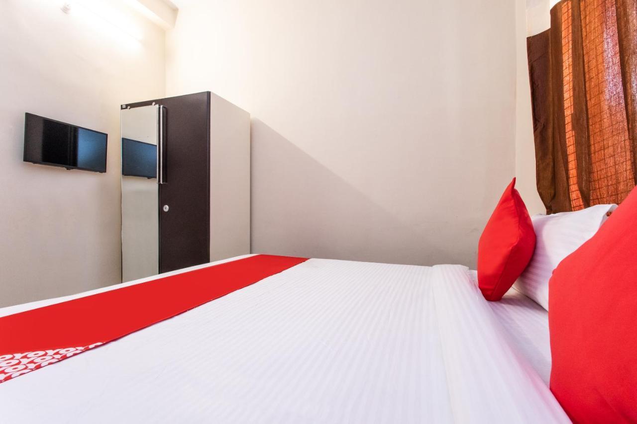 Oyo 18571 Ashoka Resort Indore Bagian luar foto