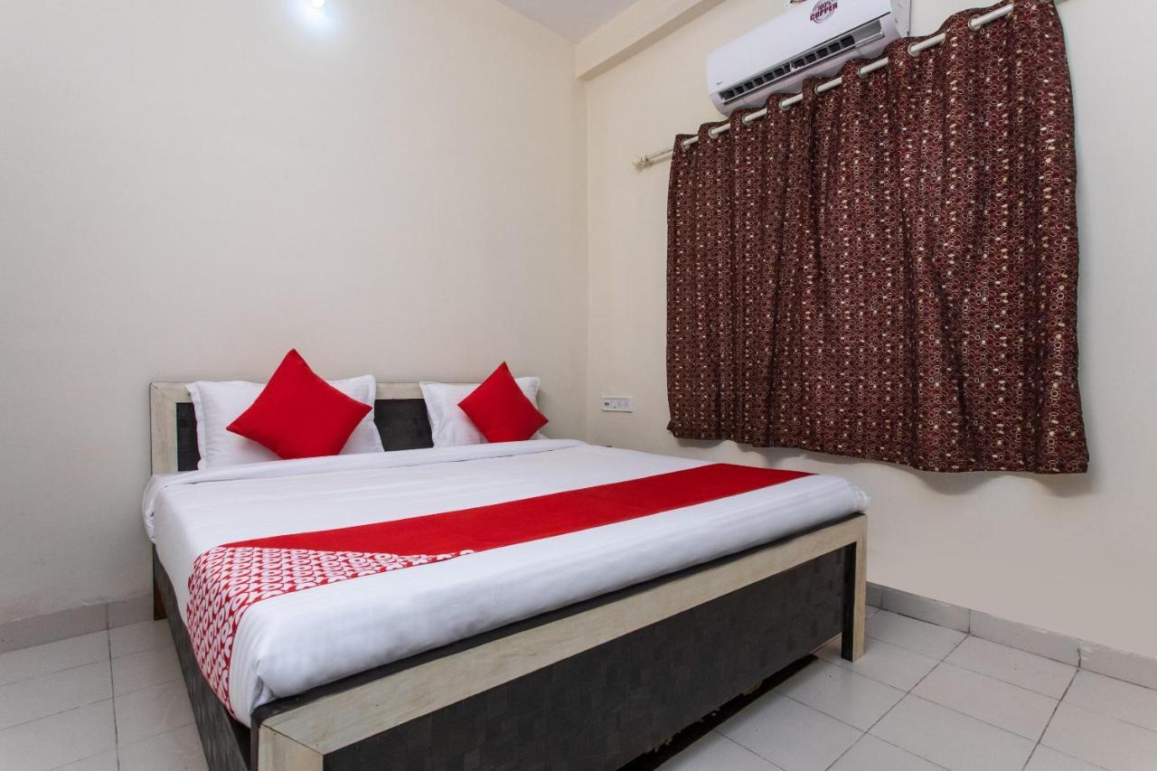 Oyo 18571 Ashoka Resort Indore Bagian luar foto