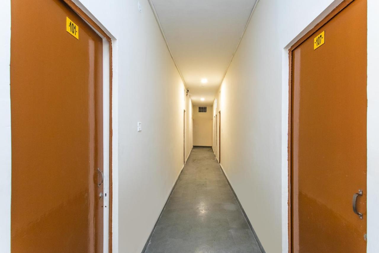 Oyo 18571 Ashoka Resort Indore Bagian luar foto